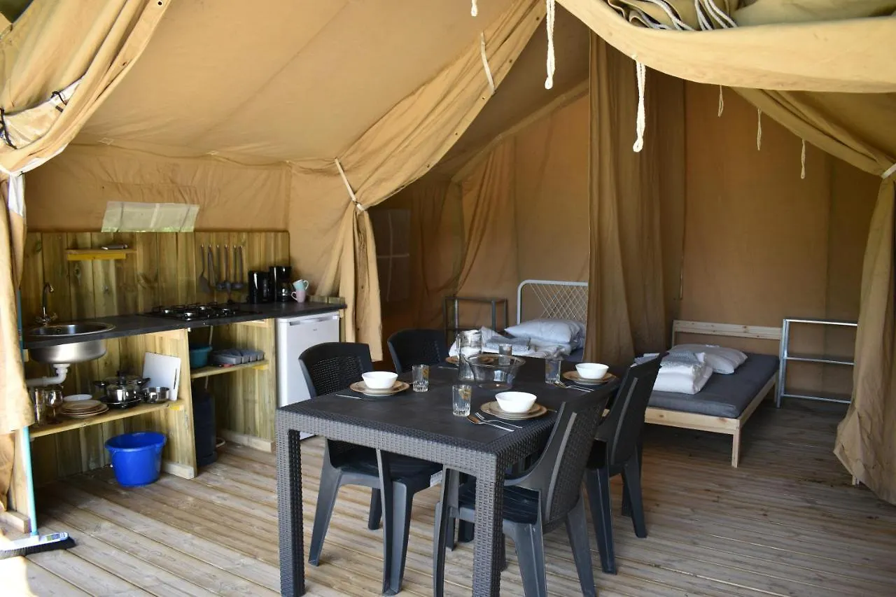 Lezard Vacances Luxe Safaritentent Met Prive Badkamer En Zwembad Morlhon-le-Haut