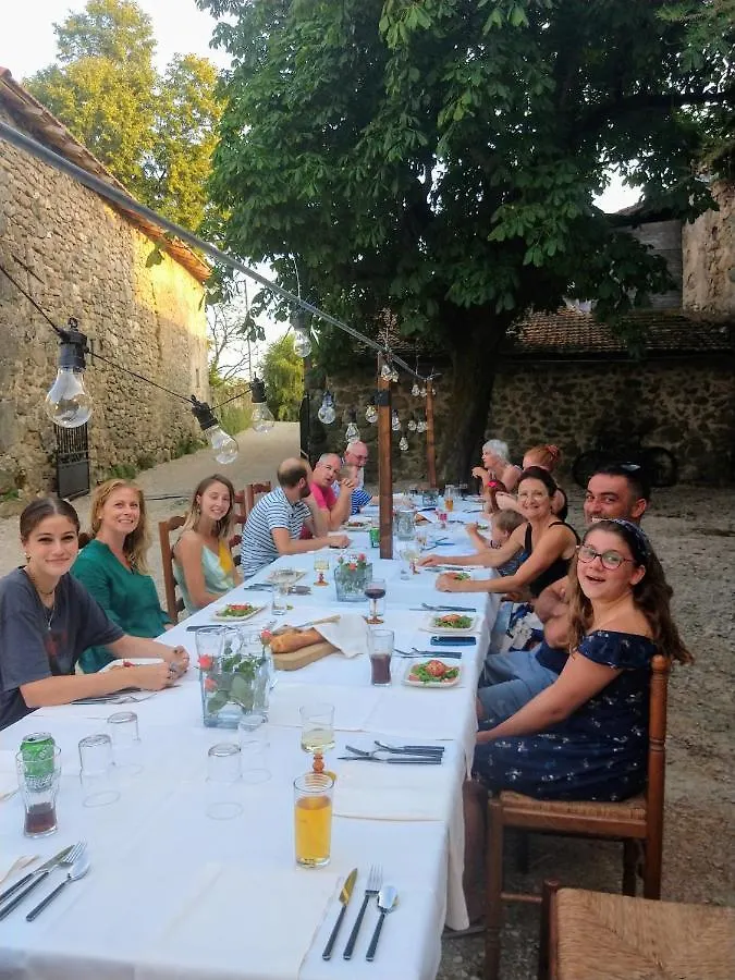 Luksusowy namiot Lezard Vacances Luxe Safaritentent Met Prive Badkamer En Zwembad Morlhon-le-Haut